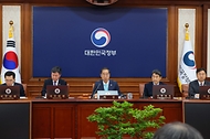 한덕수 국무총리가 30일 서울 종로구 정부서울청사에서 열린 ‘제22회 국무회의’를 주재하고 있다.