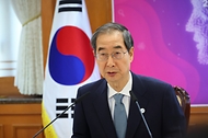 한덕수 국무총리가 26일 서울 종로구 정부서울청사에서 열린 ‘제2차 인재양성전략회의’를 주재하고 있다.