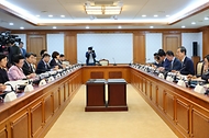 26일 서울 종로구 정부서울청사에서 ‘제2차 인재양성전략회의’가 진행되고 있다.