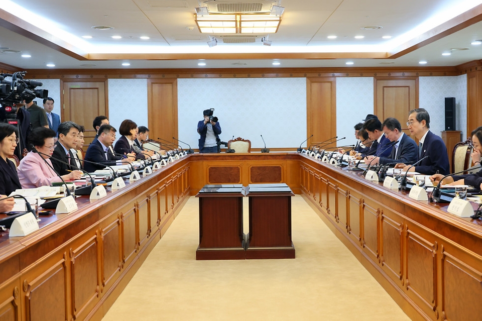 26일 서울 종로구 정부서울청사에서 ‘제2차 인재양성전략회의’가 진행되고 있다.