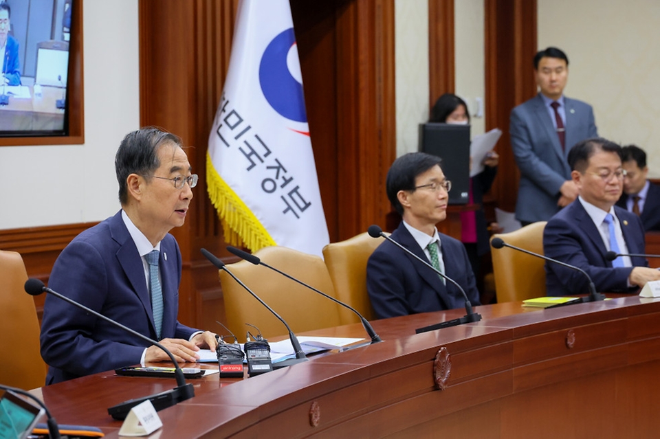 한덕수 국무총리가 31일 서울 종로구 정부서울청사에서 열린 ‘제23회 국정현안관계장관회의’를 주재하고 있다.