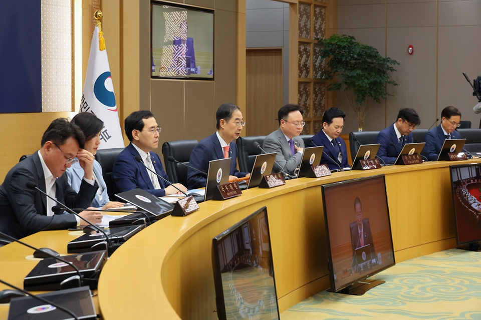 한덕수 국무총리가 5일 세종시 정부세종청사에서 열린 ‘제23회 국무회의’에서 발언하고 있다.