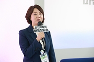 이영 중소벤처기업부 장관이 2일 서울 강남구 마루360에서 열린 ‘창업가들의 마음상담소’ 출범식에서 발언하고 있다.