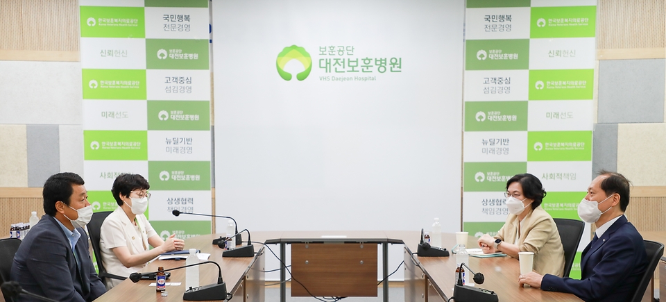 법제처(처장 이완규)는 호국보훈의 달을 맞아 22일(목) 대전광역시 대덕구에 소재한 대전보훈병원을 방문했다.