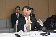 안덕근 산업통상자원부 통상교섭본부장이 20일 서울 중구 대한상공회의소 EC룸에서 열린 ‘온실가스 국제감축 협력을 위한 주한 대사 간담회’에서 발언하고 있다.