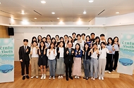 10일 서울 종로구 외교부 청사에서 ‘2023 군축·비확산 청년사절단 발대식’ 및 포괄적핵실험금지기구(CTBTO) 사무총장과의 대화가 끝난 뒤 참석자들이 기념촬영을 하고 있다.