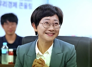 이스란 보건복지부 연금정책국장이 10일 서울 영등포구 소상공인연합회에서 열린 ‘상생의 연금개혁 추진을 위한 소상공인과의 간담회’에서 발언하고 있다.
