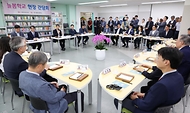 9일 2학기부터 늘봄학교 시범운영 예정인 충남 천안시 천안불당초등학교에서 ‘늘봄학교 현장 간담회’가 진행되고 있다.