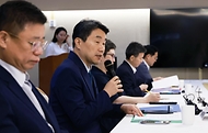 이주호 부총리 겸 교육부장관이 18일 서울 종로구 정부서울청사에서 열린 ‘교권회복 및 보호를 위한 학부모 간담회’에서 발언하고 있다.