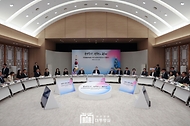 25일 서울 용산구 대통령실 청사에서 ‘국민통합위원회 1주년 성과보고회 및 2기 출범식’이 진행되고 있다.