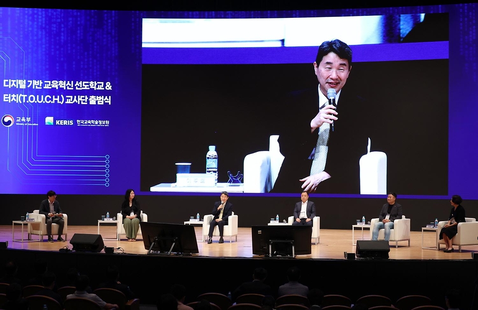 이주호 부총리 겸 교육부장관이 25일 서울 강남구 코엑스에서 열린 ‘디지털 기반 교육혁신 선도학교-터치 교사단 출범식’에서 발언하고 있다.