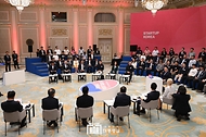 30일 서울 종로구 청와대 영빈관에서 글로벌 창업대국을 위한 '스타트업 코리아 전략회의'가 진행되고 있다.