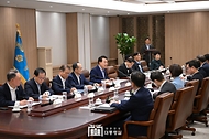 윤석열 대통령이 31일 서울 용산구 대통령실 청사에서 열린 ‘제19차 비상경제민생회의’를 주재하고 있다.