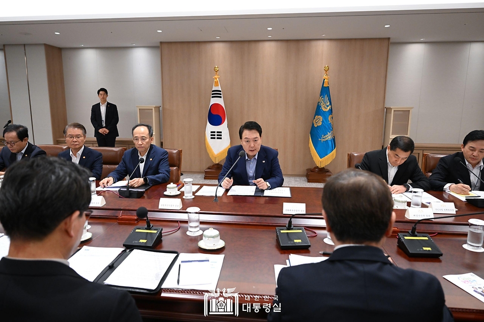 윤석열 대통령이 31일 서울 용산구 대통령실 청사에서 열린 ‘제19차 비상경제민생회의’에서 발언하고 있다.