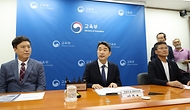 이주호 부총리 겸 교육부장관이 5일 서울 종로구 정부서울청사에서 열린 ‘공교육 정상화를 위한 교육단체 간담회’에서 발언하고 있다.