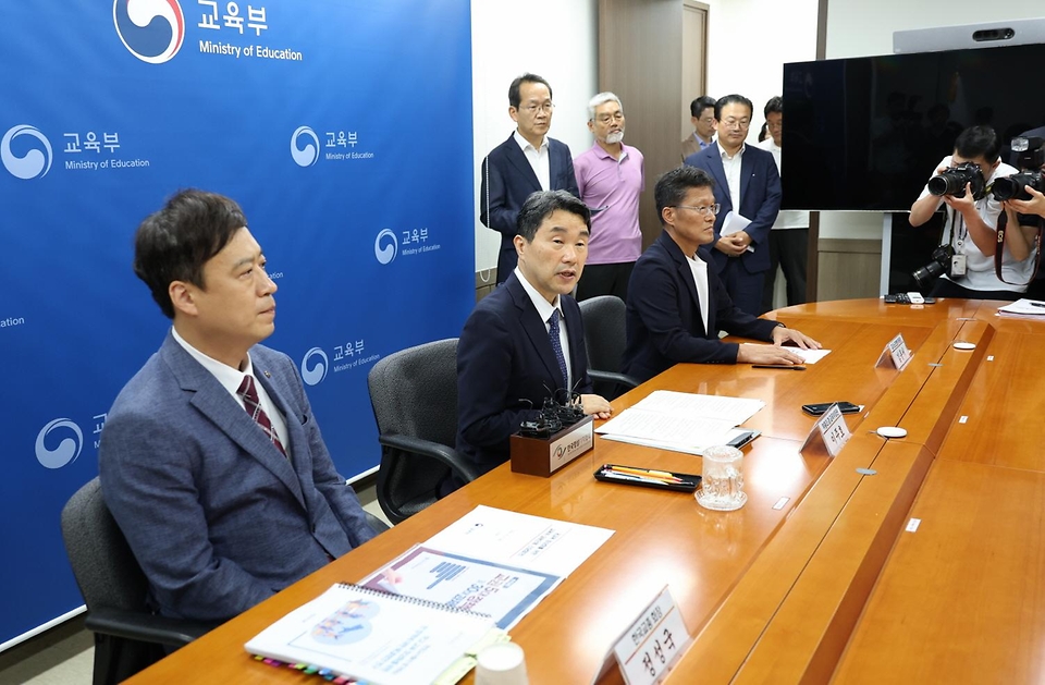 이주호 부총리 겸 교육부장관이 5일 서울 종로구 정부서울청사에서 열린 ‘공교육 정상화를 위한 교육단체 간담회’에서 발언하고 있다.