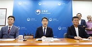 이주호 부총리 겸 교육부장관이 5일 서울 종로구 정부서울청사에서 열린 ‘공교육 정상화를 위한 교육단체 간담회’를 주재하고 있다.