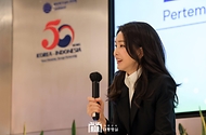 김건희 여사가 7일(현지시간) 인도네시아 자카르타 롯데 에비뉴 K-브랜드 해외홍보관(KOREA 360)에서 열린 ‘한국문화·관광 서포터즈 간담회’에 참석해 발언하고 있다.