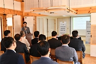 5일 서울 종로구 경복궁 흥복전에서 문화공동체 활성화를 위한 ‘문화재지킴이 협약식’이 진행되고 있다.