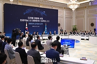 13일 서울 종로구 청와대 영빈관에서 ‘제20차 비상경제민생회의 겸 대한민국 초거대 AI 도약 회의’가 진행되고 있다.