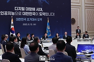 13일 서울 종로구 청와대 영빈관에서 ‘제20차 비상경제민생회의 겸 대한민국 초거대 AI 도약 회의’가 진행되고 있다.