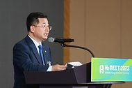 강경성 산업통상자원부 2차관이 13일 경기 고양시 일산 킨텍스 제1전시장에서 열린 ‘H2 MEET 2023 개막식’에서 축사를 하고 있다.
