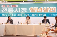 이영 중소벤처기업부 장관이 13일 서울 동대문구 경동시장 청년몰에서 열린 ‘전통시장 청년상인 간담회’에서 발언하고 있다.