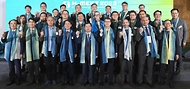 강경성 산업통상자원부 2차관이 13일 경기 고양시 일산 킨텍스 제1전시장에서 열린 ‘H2 MEET 2023 개막식’에서 참석자들과 기념촬영을 하고 있다.
