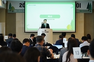 임상섭 산림청 차장이 15일 서울 중구 프레지던트호텔에서 열린 ‘2023년 그린 ESG 밋업데이’에 참석해 축사를 하고 있다.