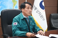 장영진 산업통상자원부 1차관이 14일 서울 중구 대한상공회의소 회의실에서 화상으로 ‘철도노조 총 파업에 따른 업계 긴급 점검 화상회의’에서 발언하고 있다.