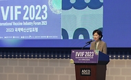 지영미 질병관리청장이 14일 경북 안동시 안동국제컨벤션센터에서 열린 ‘2023 국제백신산업포럼’에서 축사를 하고 있다.