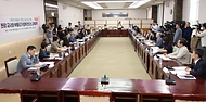 15일 서울 종로구 정부서울청사에서 ‘제1차 부총리-현장 교원과의 대화’가 진행되고 있다. 이번 간담회는 교권 회복과 함께 현장 교원들의 의견을 경청하기 위해 마련됐다.