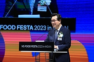 정황근 농림축산식품부 장관이 15일 전북 익산시 하림 퍼스트키친에서 열린 ‘NS 푸드페스타’ 개막식에서 발언하고 있다.