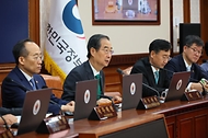 한덕수 국무총리가 19일 서울 종로구 정부서울청사에서 열린 ‘제39회 국무회의’를 주재하고 있다.