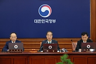 한덕수 국무총리가 19일 서울 종로구 정부서울청사에서 열린 ‘제39회 국무회의’에서 발언하고 있다.