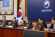 한덕수 국무총리가 19일 서울 종로구 정부서울청사에서 열린 ‘제39회 국무회의’를 주재하고 있다.