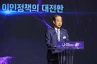 한덕수 국무총리가 20일 서울 중구 신라호텔에서 열린 ‘서울경제 미래컨퍼런스 2023’에서 축사를 하고 있다.