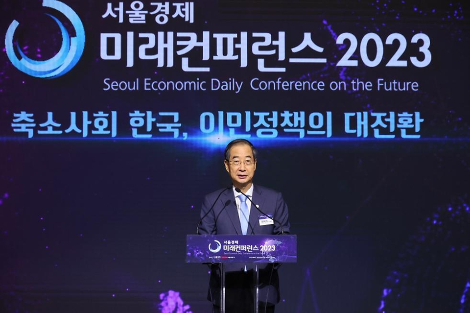 한덕수 국무총리가 20일 서울 중구 신라호텔에서 열린 ‘서울경제 미래컨퍼런스 2023’에서 축사를 하고 있다.