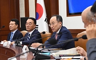 추경호 부총리 겸 기획재정부 장관이 19일 서울 종로구 정부서울청사에서 열린 ‘제6기 중장기전략위원회 제1차 전체회의’를 주재하고 있다.