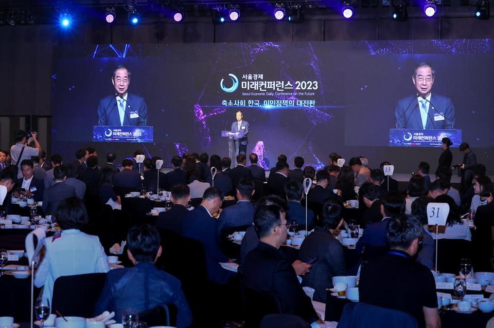 한덕수 국무총리가 20일 서울 중구 신라호텔에서 열린 ‘서울경제 미래컨퍼런스 2023’에 참석하고 있다.