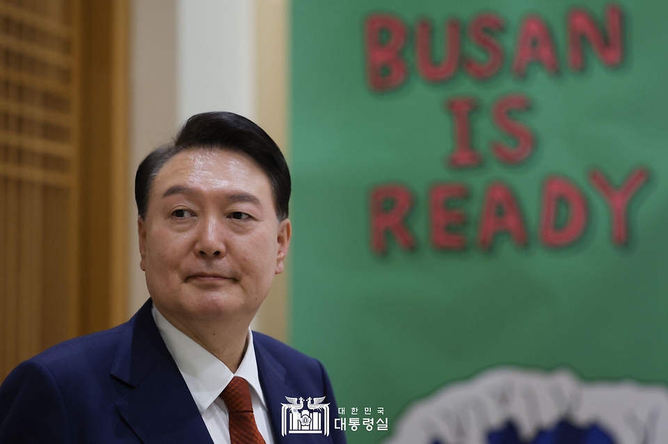 윤석열 대통령이 21일(현지시간) 미국 뉴욕에서 열린 ‘한-몽골 정상회담’에 참석하고 있다.