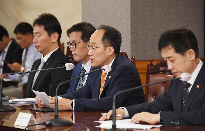 추경호 부총리 겸 기획재정부 장관이 21일 서울 중구 은행회관에서 열린 ‘비상거시경제금융회의’를 주재하고 있다.