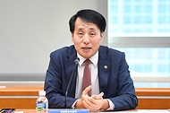 장영진 산업통상자원부 1차관이 22일 서울 강남구 한국기술센터 대회의실에서 열린 ‘특화단지 범부처 지원협의체 출범식’에서 발언하고 있다.