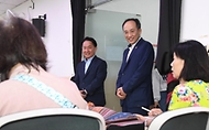추경호 부총리 겸 기획재정부 장관이 22일 서울 서대문구 서대문노인종합복지회관에 방문하고 있다.