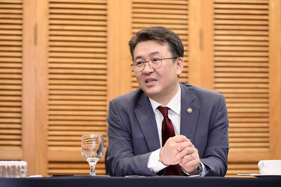 오기웅 중소벤처기업부 차관이 25일 서울 영등포 켄싱턴호텔 그리니치홀에서 열린 ‘혁신·여성기업 소통 간담회’에 참석해 발언하고 있다.