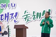 남성현 산림청장이 23일 대전 서구 한밭수목원 서원 잔디광장에서 열린 ‘제1회 대전 숲해설 경연대회’에 참석해 인사말을 하고 있다.