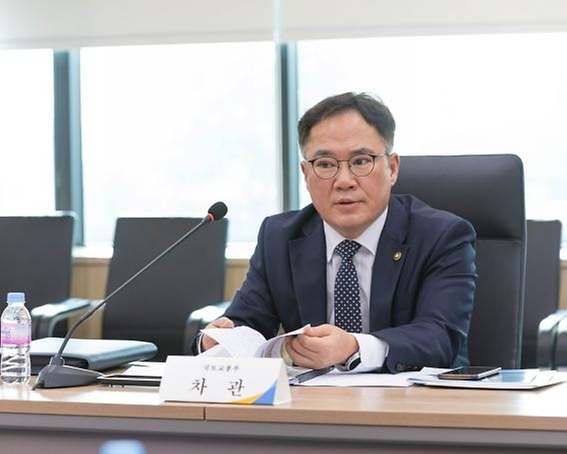 백원국 국토교통부 제2차관이 18일 경기 화성시 자율주행차 테스트베드(K-City) 내 미래혁신센터에서 열린 ‘기업간담회’에서 발언하고 있다.