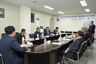 19일 대전 동구 전국상인연합회 대전지회에서 ‘2023년 전통시장 및 상점가 활성화를 위한 간담회’가 진행되고 있다. 이번 간담회는 중소벤처기업부가 추진하고 있는 특성화 시장 육성, 온누리상품권 판매 촉진 등 전통시장 지원사업의 효율성 제고 방안 등을 논의하기 위해 마련됐다.