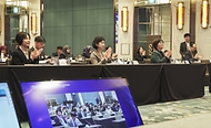 지영미 질병관리청장이 24일 서울 송파구 소피텔 앰배서더 호텔에서 열린 ‘2023년 한-아세안 감염병 국제 컨퍼런스’에 참석하고 있다.