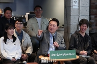 윤석열 대통령이 1일 서울 마포구 소재 카페에서 열린 ‘제21차 비상경제민생회의’에 참석해 발언하고 있다.